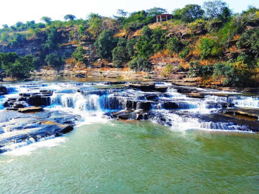 Lakhaniya Dari Waterfalls