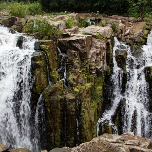 Puliyancholai Waterfalls