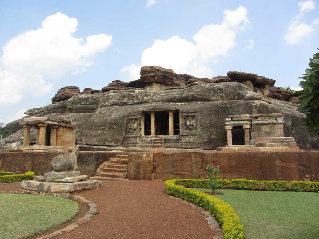 Ravanaphadi Cave Temples